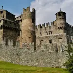 Castello di Fénis: storia e visita al maniero medievale più fotografato della Valle d’Aosta