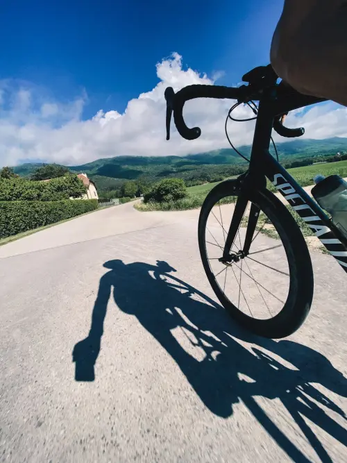 Il Giro d’Italia arriva a Quart, il Comune chiama i cittadini a colorare il percorso